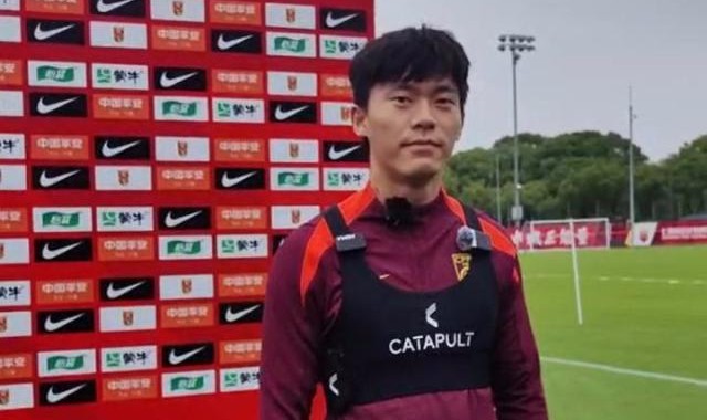 开云官网首页-胡荷韬首秀鲁莽犯规致丢球 程进替补首秀获评低分