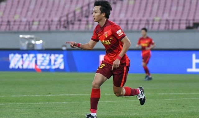 开云平台中国-尹鸿博屡扮关键先生被叫球星 新队长直言责任重大