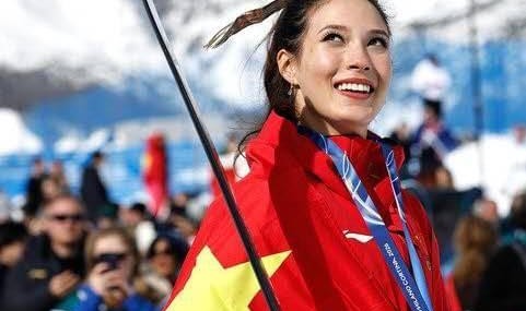 开云官网首页-谷爱凌完美收官获德约祝贺，郑钦文零互动再掀波澜，外网也炸锅了